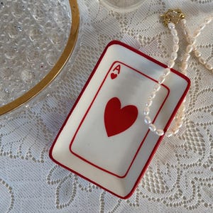 Vassoio portagioie in ceramica Regina di Cuori, portaoggetti a forma di cuore, romantico, decorazione per toeletta, vassoio per cassettiera, San Valentino, portagioie, regalo per lei