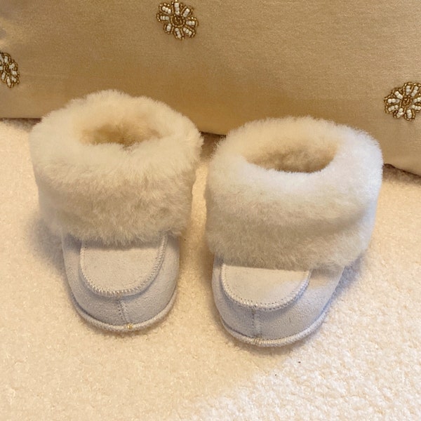 Mini bottines bébé en peau de mouton, véritable peau de mouton, jolies bottines bébé, peau lainée, bébé, moelleux, doux, confortable, laine d'agneau, chaud, confortable, cadeau de baby shower