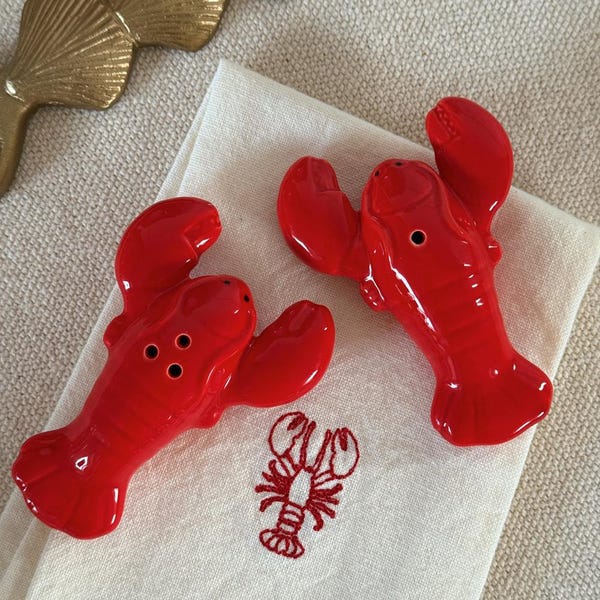 Red Lobster Salt Pepper Shaker Set, Coastal Kitchen Decor, Nautical Tableware, Summer Dining, Beach House, Vintage Style, Ocean Lover Gift