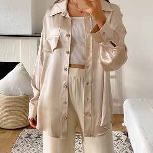 Silkeslen blus Reverie, garderobens basplagg, oumbärlig, feminin, elegant, avslappnad chic, sofistikerad, tidlös, professionell, kontorsklädsel bild 2