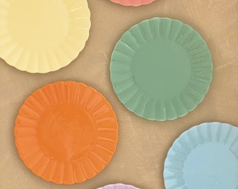 Golvende plaat, pastel geschulpte plaat, lila, roze, blauw, groen, geel, oranje, kom, pastelservies, keuken essentieel, Candycore servies