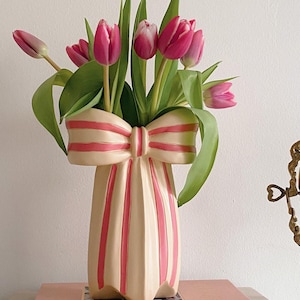 Rosa Schleife Vase, Blumenvase, Pastell Rosa, feminin, romantisch, anmutig, charmant, süß, elegant, dekorativ, einzigartig, Geschenk für Sie