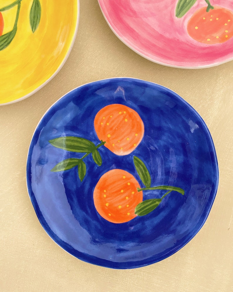 Teller Clementine, handbemalter oranger Keramikteller, Farbiges Frühlings-Sommer-Geschirr, mediterranes Dekor, Geschenk für Gastgeberinnen Dark Blue