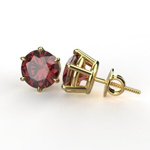 Örhängen i sterlingsilver med rubin och gult guldpolering