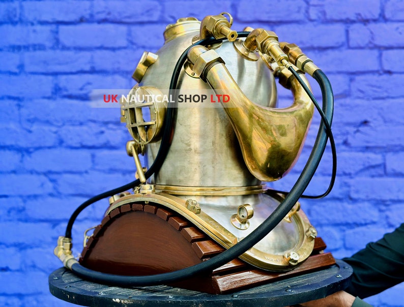 Copper Brass Diving Helmet World War 2, 1945 US Navy Mark V Helium