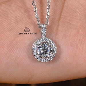 0.75Ct Round Cut Lab Grown Halo Pendant Necklace, Elegant Round Halo Pendant Gift for Her, Classic Round Halo Set Chain Pendant for Women&#39;s.