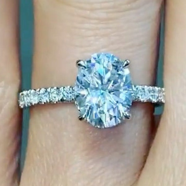 Anillo de compromiso de moissanita ovalada, moissanita triturada híbrida ovalada, anillo Haley bieber con halo oculto de diamantes, regalo de aniversario para ella.