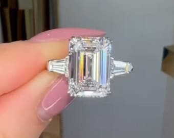 エメラルドカット スリーストーンリング 2.5カラット エメラルドカット