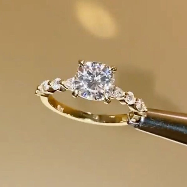 Bague de promesse, 2 carats sertie pavé, bague de fiançailles en moissanite avec pierres latérales en or massif, bague en moissanite pour femme en argent / or 10 carats/14 carats/18 carats