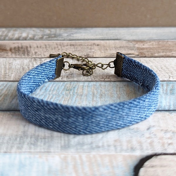 Bracelet unique artisanal en denim récupéré d'un jean, bijou consomation responsable, cadeau homme/femme, statement jewellery, zero déchet