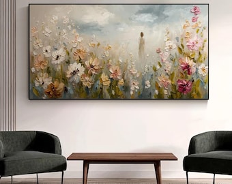 Pintura al óleo abstracta de paisaje floral con figura, prado onírico, arte mural, lienzo impresionista suave.