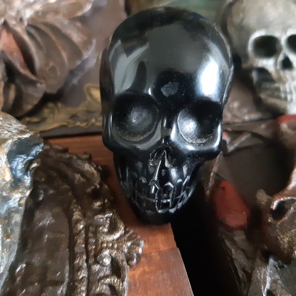 Geschnitzter Obsidian-Schädel (2") in Holzbox deiner Wahl, Edelsteinschädel, Kristallschädel, Kristall Schädel, Obsidian Skull