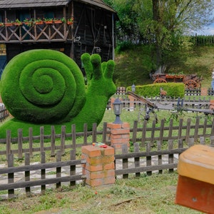 Snail artificial grass topiary fugures image 2