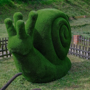 Snail artificial grass topiary fugures image 3