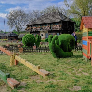 Snail artificial grass topiary fugures image 5