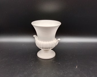 Elegant Vintage Wedgwood Barlastone White Posy Vase - Perfect Condition, 9 cm high, 7.4 cm wide