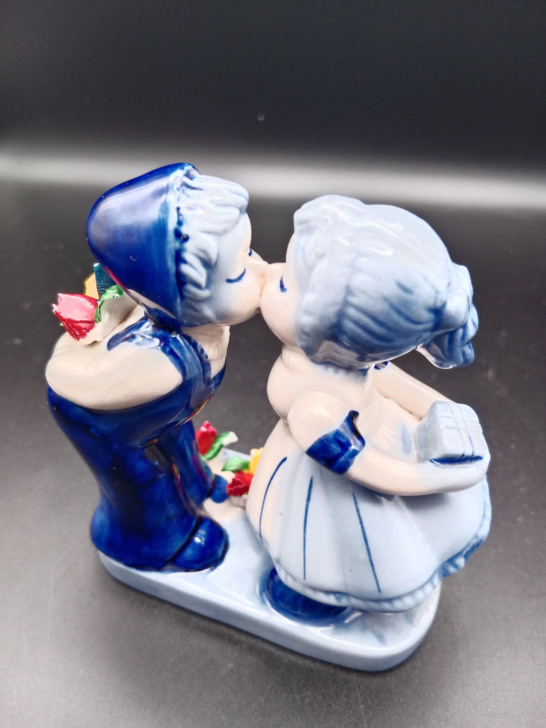 手描きのオランダ陶器のキスカップルの置物 - Etsy 日本