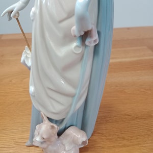 4761 Woman W/Dog LLadro, Dama de Bulevar