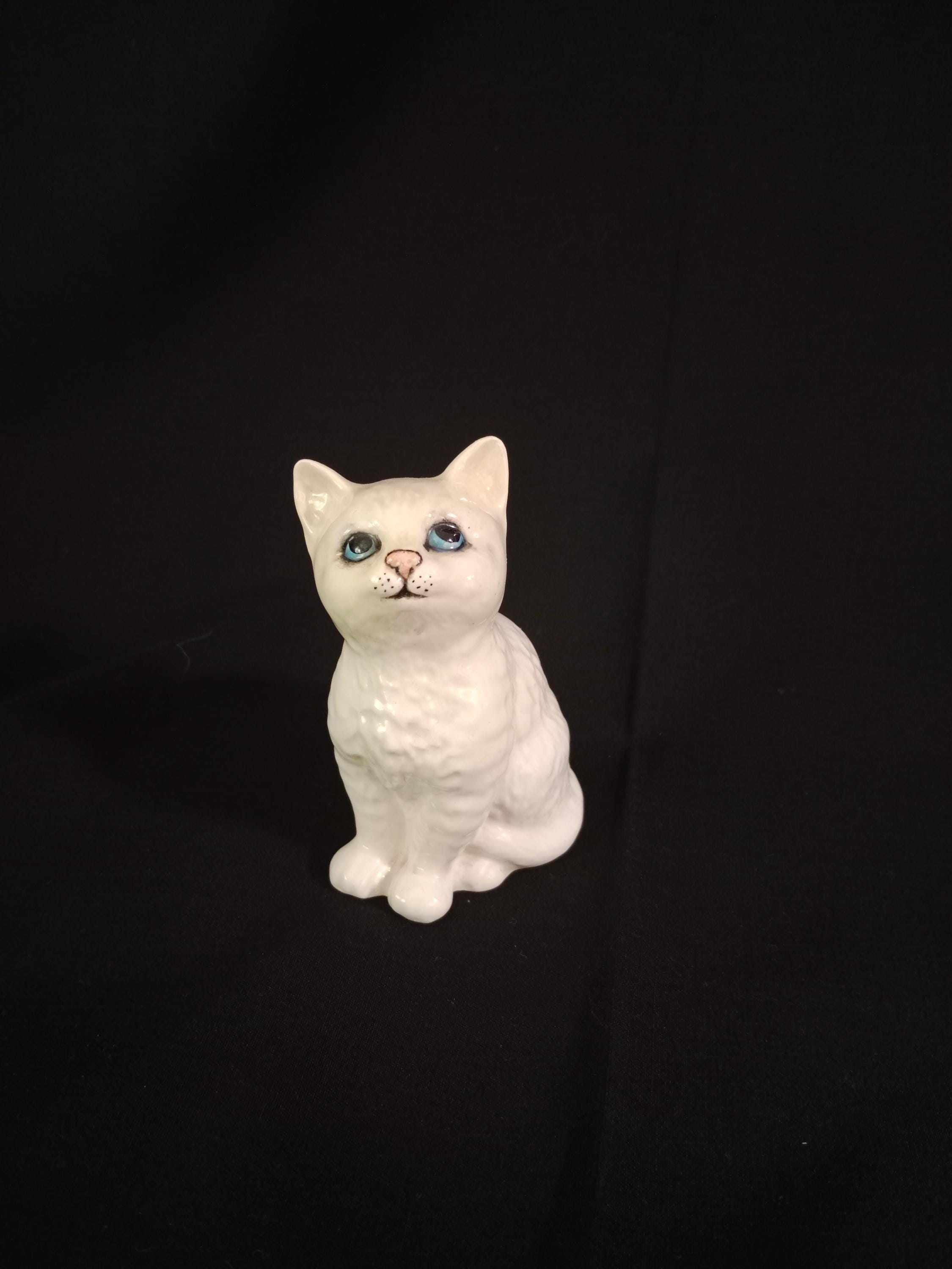 ベスウィックBESWICK 猫フィギュア Beswick white cat - Etsy 日本