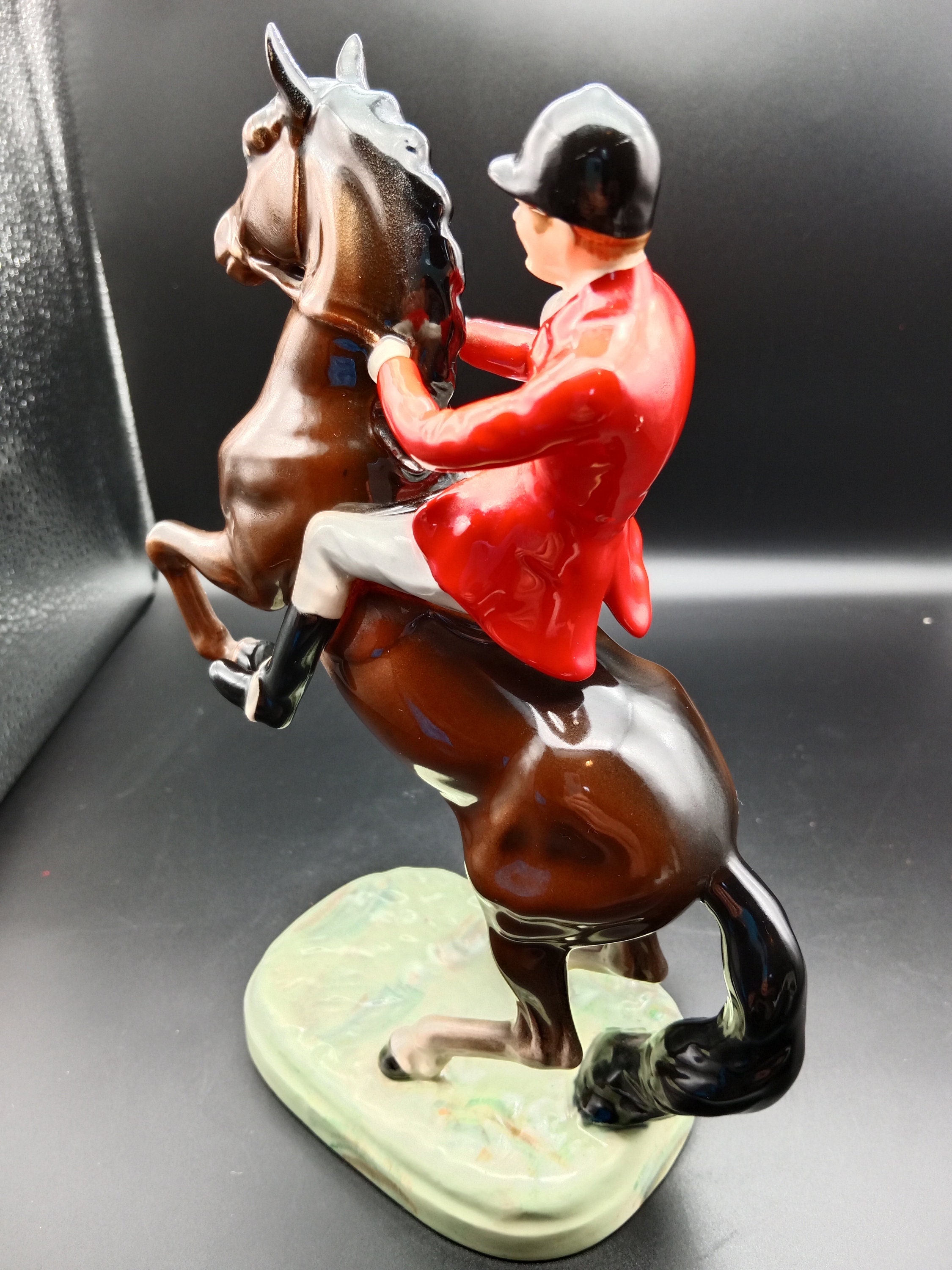 ヴィンテージ・ベスウィックの馬と騎手の置物 No. 868、英国馬術装飾