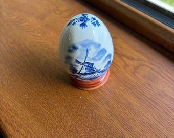 Egg-shaped Delft hand-painted toothpick holder, hand painted in Holland