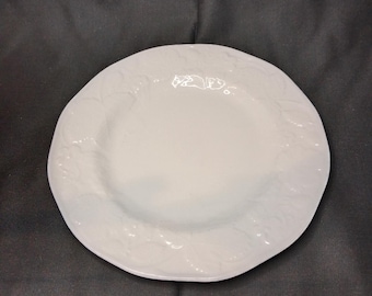 Wedgwood bone china Strawberry and Vine plate, approx. 9&quot;, salad or desert plate, 1988, Mother&#39;s Day gift, highly collectable, elegant decor