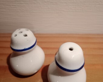 Concorde Royal Doulton Salt and Pepper shakers, First Class, English pottery, miniature, British aviation memorabilia