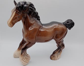 Vintage Beswick Shire Horse Figur, glänzend braune Keramik, hergestellt in England