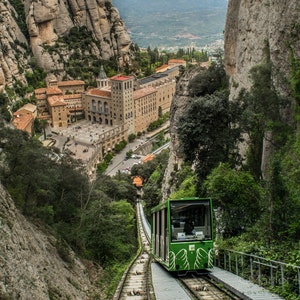 Mosteiro de Santa Maria de Montserrat na Catalunha, Barcelona, Espanha Funicular IMPRESSÃO DE FOTO