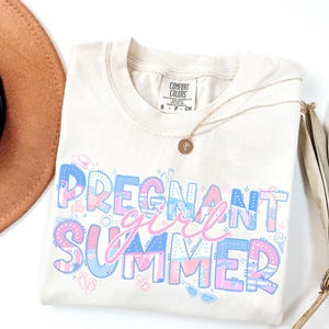 Komfortowe kolory Koszula letnia dla ciężarnej dziewczyny, koszulka z okazji ciąży, ogłoszenie ciąży, koszulka dla nowej mamy, prezent na baby shower, top dla przyszłej mamy