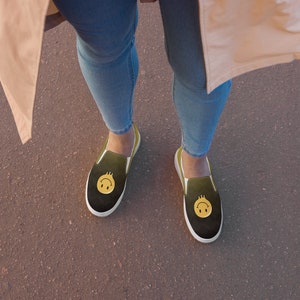 Women’s slip-on canvas shoes