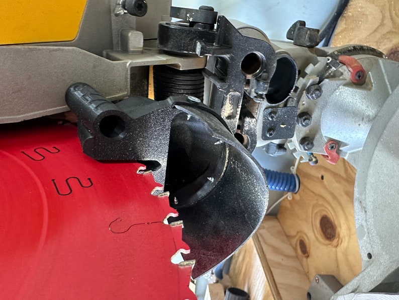 Dewalt Double Bevel Compound Sliding Miter Saw. Dust Collection