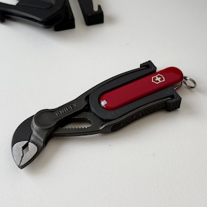 KnipCore EDC-hållare för Knipex Cobra 87 04 100 XS + Victorinox Rambler