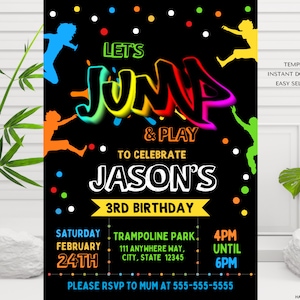 Puede incluir: Una invitación colorida a una fiesta de cumpleaños para un 3er cumpleaños con el texto "Let's Jump & Play to Celebrate Jason's 3rd Birthday". La invitación está decorada con figuras coloridas saltando y confeti. La fiesta es en un parque de trampolines el sábado 24 de febrero de 4pm a 6pm.