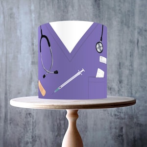Gommages lilas, infirmière, sage-femme, aide-soignant, uniforme de soins de santé enveloppant comestible pour gâteau, feuille de glaçage, carte gaufrette, emballage de gâteau, impressions comestibles