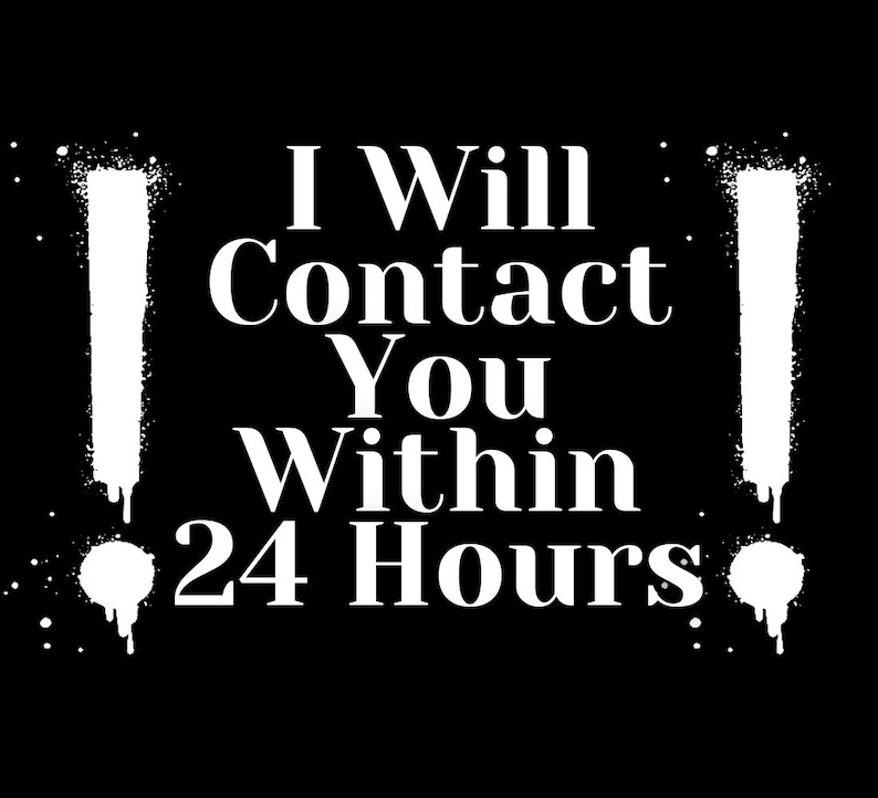 Puede incluir: Fondo negro con texto blanco que dice "Me pondr&eacute; en contacto contigo en 24 horas". El texto est&aacute; en negrita, con una fuente serif. Trazos y salpicaduras blancos, similares a pintura, enmarcan el texto.