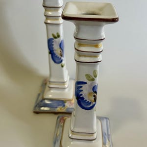 Vintage, Peint à la main, Bougeoirs floraux, Portugal, Lot de deux, 25 cm (10 po.)