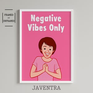 Joan Cornella - Sólo vibraciones negativas / Carteles de humor negro / Decoración del hogar / Arte contemporáneo / Cartel divertido / Decoración de pared / Arte pop