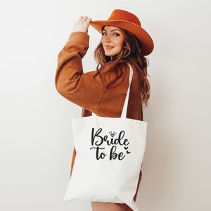 Bride to Be Tote Bag, Bridesmaid Gift, Wedding Party, Bridal Shower tote, gift for bride, Wedding Favor, bridesmaid tote, bride bag