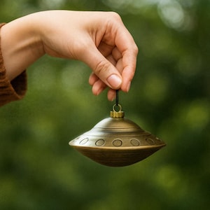Ornamento UFO da appendere: aggiungi un tocco futuristico alla tua casa