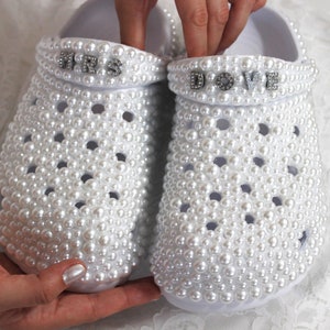 Personalized bride to be slippers  Wedding handmade gift decorated with pearls for brides Indispensable for bachelorette