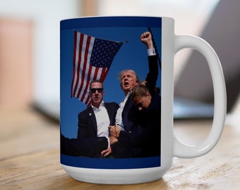 Mug photo Trump Fist Pump : Mug en céramique Patriotic USA (15 oz)