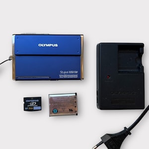 RARE appareil photo bleu Olympus Stylus 1050 sw + carte 2 Go d'origine