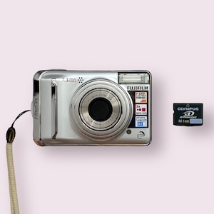 Appareil photo rare Olympus A700 Digital / ancien appareil photo / appareil photo de travail / 7,3 mégapixels + carte
