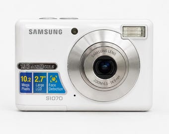 Samsung PL100 With Selfie Screen - Y2K Digicam - 12.2 Mp - Purple