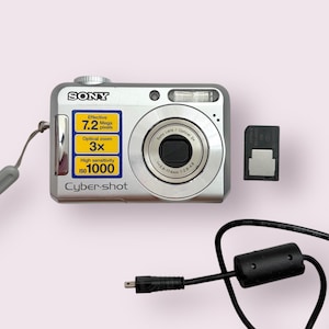 Sony Cybershot  DSC-S650 7.2 megapixels Digital Camera + card
