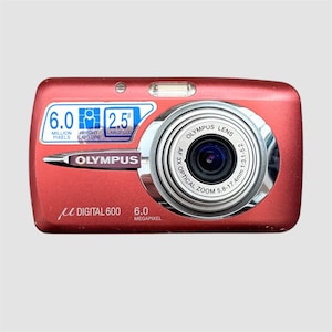 Cámara roja Olympus M600 Digital 6.0 megapixeles + tarjeta +usb