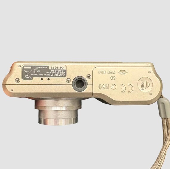 SONY Cyber-shot ゴールド 充電器付 SONY Cyber-shot ゴールド 充電器