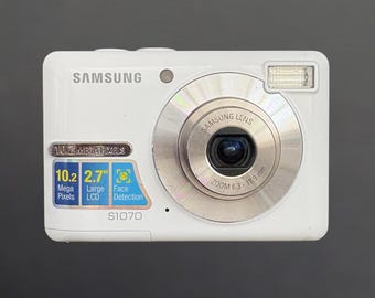 Samsung PL100 With Selfie Screen - Y2K Digicam - 12.2 Mp - Purple