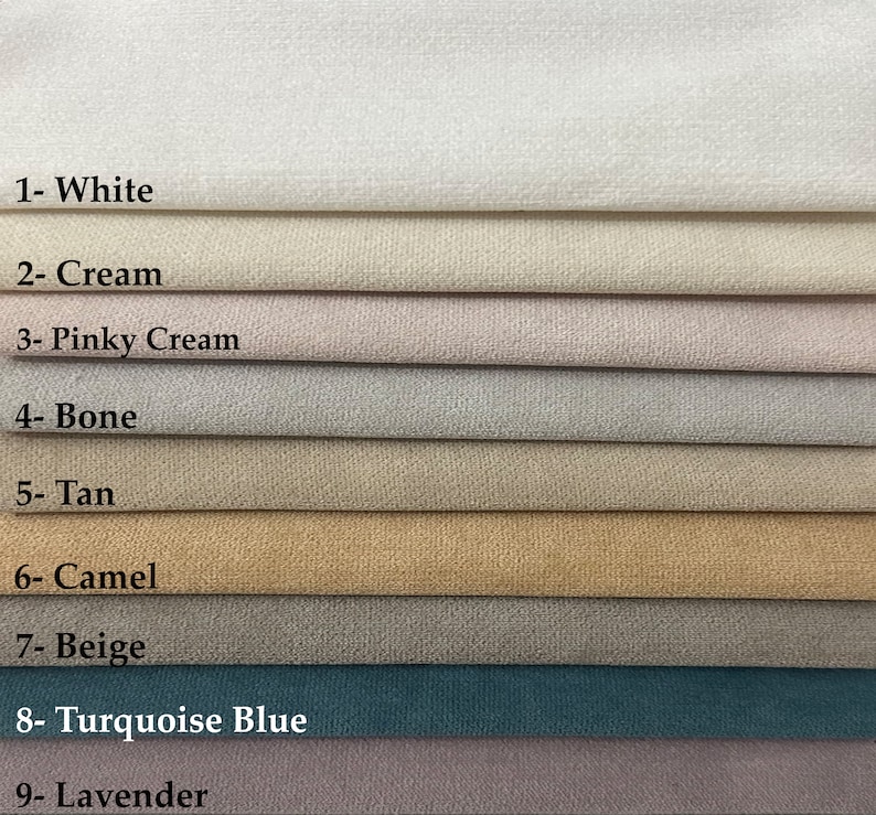 Pode incluir: Nove amostras de tecido em v&aacute;rios tons de branco, creme, bege, castanho, camelo, azul turquesa e lavanda. As amostras s&atilde;o etiquetadas com n&uacute;meros e nomes de cores.